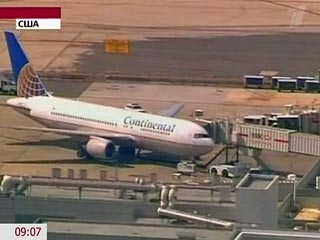 Самолет американской авиакомпании Continental Airlines вынужден был совершить экстренную посадку в Майами (штат Флорида) после того, как попал в зону сильной турбулентности