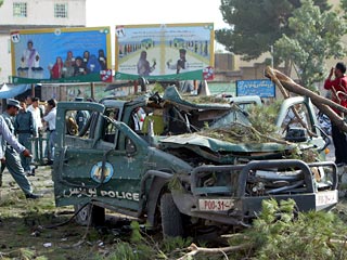 Пять человек погибли и 19 получили ранения сегодня в результате теракта на юге Афганистана. Смертник подорвал себя возле машины афганских спецслужб в провинции Забуль, в 300 км от Кабула