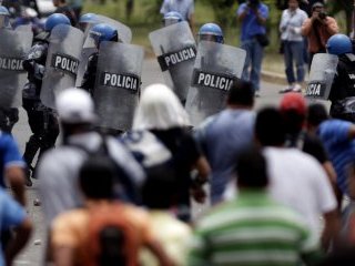 Многотысячный марш протеста против государственного переворота в Гондурасе начали общественные организации этой центральноамериканской страны