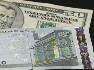 Доллар подскочил на 37 копеек, евро - на 35