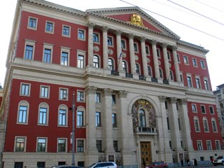 Правительство Москвы планирует увеличить программу заимствований на 2010 год в виде государственных ценных бумаг почти почти втрое - до 241,408 миллиарда рублей с 89,2 миллиарда рублей в 2009 году