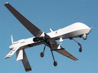 Беспилотный самолет-разведчик Predator атаковал во вторник днем жилой дом, где, по данным американской разведки, засели несколько боевиков