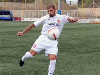 Игрок футбольного клуба "Валлетта" Люк Димеч был исключен из сборной Мальты за отказ сменить цвет волос