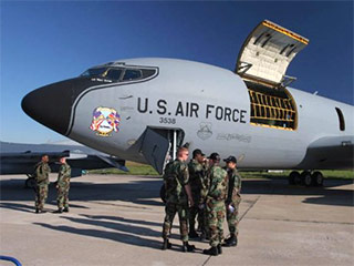 Cамолеты ВВС США из-за экономического кризиса не будут участвовать в российском авиасалоне МАКС-2009, такое распоряжение сделал президент США Барак Обама