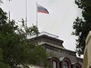 Чехия высылает двух российских дипломатов. Об этом сообщает в понедельник чешское информагентство CТК со ссылкой на дипломатические источники