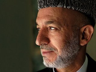 Предвыборная кампания, длившаяся два месяца, завершилась с наступлением полуночи в Афганистане. Пятеро сняли накануне свои кандидатуры в пользу баллотирующегося на второй срок Хамида Карзая