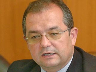 Премьер-министр Румынии Эмиль Бок хочет отправить всех государственных служащих в неоплачиваемый отпуск на 10 дней