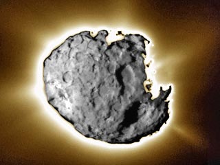 Ученые из Центра космических полетов Годдарда в Гринбелте (штат Мэриленд, США) нашли в образце пыли от хвоста кометы Wild 2 глицин, простейшую аминокислоту, необходимую для развития жизни