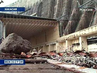 Под завалами в затопленном машинном зале Саяно-Шушенской ГЭС могут находиться живые люди