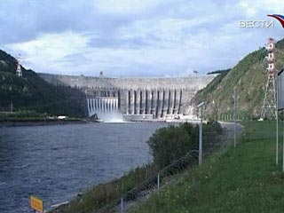 Специалисты предупреждали об аварийности Саяно-Шушенской ГЭС еще 11 лет назад. Статья под заголовком "Саяно-Шушенская ГЭС опасна" вышла в газете "Коммерсант" еще 11 апреля 1998 года
