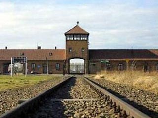 В нацистских концентрационных лагерях, ставших символом кошмарных деяний фашистов, создавались закрытые дома для особых категорий заключенных, служившие борделями с графиком работы и тарифами