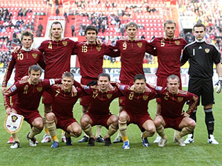 Тренерский штаб сборной России по футболу обнародовал список из 23 игроков, которые будут вызваны на отборочные матчи чемпионата мира-2010 с командами Лихтенштейна (5 сентября, Санкт-Петербург) и Уэльса (9 сентября, Кардифф). 