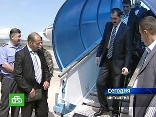Раненый при покушении президент Евкуров вернулся в Ингушетию