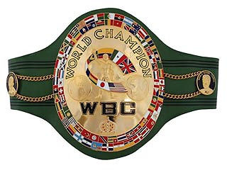 Бриллиантовый пояс WBC - это почетное чемпионское звание, созданное для боев между популярными боксерами, проходящих в промежуточных весовых категориях
