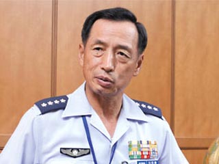 "Япония должна сама обеспечить себя ядерным оружием, чтобы на нас не сбросили третью бомбу", - говорит бывший глава японских ВВС, генерал Тоcио Тамогами