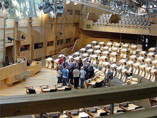 Парламент Шотландии собрался в понедельник на чрезвычайную сессию для дебатов по вопросу досрочного освобождения из шотландской тюрьмы ливийца Абделя Басита Али Мухаммеда аль-Меграхи