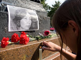 В понедельник в Москве на Чистопрудном бульваре у памятника Грибоедову прошел митинг памяти убитой правозащитницы Натальи Эстемировой