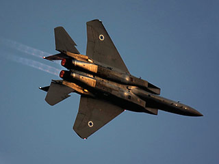 Израильская авиация нанесла серию ударов по сектору Газа, убив не менее четырех палестинцев и ранив троих
