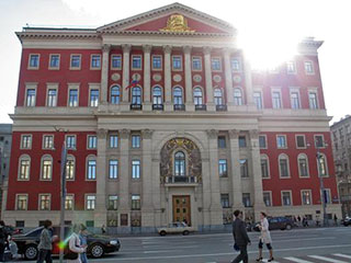 Общий объем доходов бюджета Москвы на 2010 год определен в объеме около 995 млрд рублей расходы запланированы в объеме более 1,12 трлн рублей. Свокупный объем привлечения заимствований в 2010 году без учета сделок РЕПО планируется на уровне 152,2 млрд руб