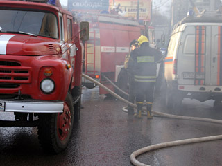 Сильный пожар в Москве: горит склад с игрушками и сантехникой