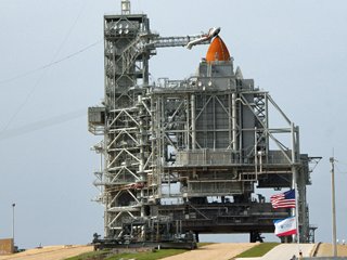 NASA назначило запуск американского шаттла Discovery к Международной космической станции на пятницу в 23:59 по времени Восточного побережья США (суббота в 07:59 мск)