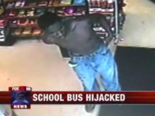 Полностью обнаженный американец захватил в четверг в городе Атланта, штат Джорджия, школьный автобус с детьми