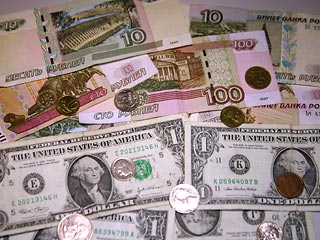 Доллар подорожал на 27 копеек, евро &#8211; на 15 