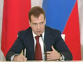 Президент РФ Дмитрий Медведев утвердил перечень поручений для обеспечения более безопасного движения на российских дорогах.