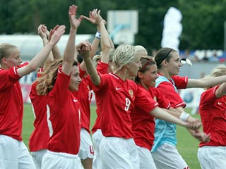 Потерпев третье поражение подряд на групповом этапе, сборная России бесславно завершила борьбу в финальной стадии чемпионата Европы по футболу среди женщин