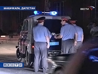 В Махачкале (Дагестан) совершена попытка подрыва стационарного поста милиции. Действовал, по предварительным данным, террорист-смертник