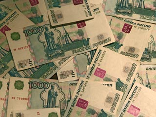 Аналитики JPMorgan считают девальвацию рубля еще на 10% неопасной для крупных российских компаний 