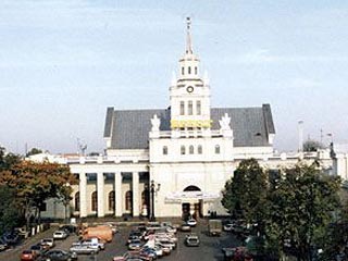 Железнодорожный вокзал станции "Брест-Центральный" в конце лета этого года буквально "оккупировали" граждане Грузии, которые в массовом порядке пытаются выехать через Белоруссию в Польшу