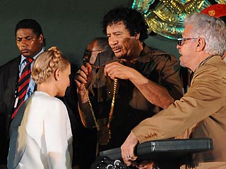 Юлию Тимошенко в Ливии "разжаловали" из премьер-министров и наградили