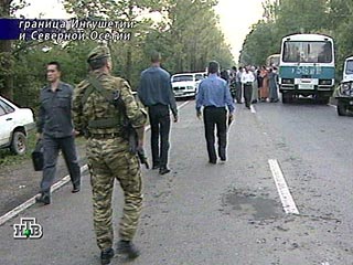 Сотрудники МВД Ингушетии ищут легковой автомобиль, начиненный взрывчаткой, а также еще два угнанных автомобиля, которые боевики могут использовать для совершения теракта