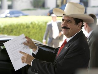 Изгнанный путчистами президент Гондураса в ближайшие дни предпримет третью попытку вернуться на родину