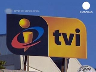 В Португалии разгорается скандал, связанный с тем, что один из ведущих национальных телеканалов -TVI &#8211; отказался от показа передачи, в которой выдвигались предположения о причастности некоторых членов правящей Социалистической партии к коррупции