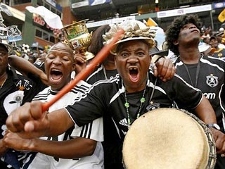 Организаторы ЧМ-2010 призвали местное население ходить на работу в футболках сборной ЮАР