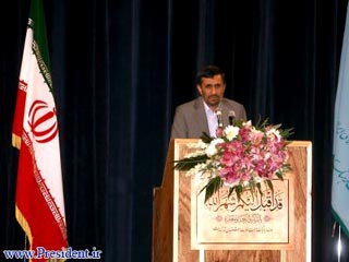 Президент Ирана Махмуд Амади Нежад готов провести личную встречу и публичную дискуссию с президентом США Бараком Обамой. Об этом заявил сам Ахмади Нежад в понедельник на пресс-конференции в Тегеране
