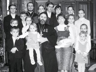 Ростовский священник получил орден за многодетность: у него 18 детей