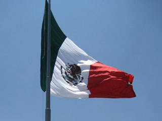 Мексика заработает около 8 млрд долларов на заключенных прошлым летом сделках по хеджированию падения цен на нефть, сообщает сайт издания "Ведомости" со ссылкой на Financial Times