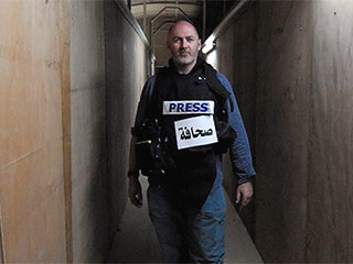В результате спецрейда подразделения Международных сил по содействию безопасности в Афганистане (ISAF) в среду освобожден корреспондент американской газеты The New York Times Стивен Фаррел, похищенный ранее талибами