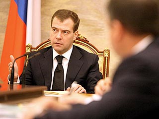 ВВП РФ во втором квартале вырос на 7,5% по отношению к первому кварталу, сообщил российский президент Дмитрий Медведев