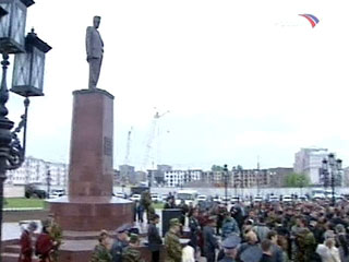Памятник Ахмаду Кадырову в центре Грозного
