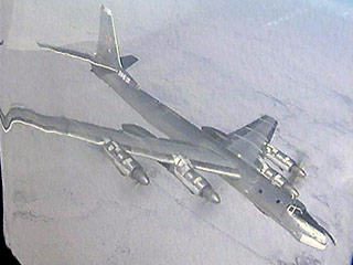 Два стратегических бомбардировщика Ту-95МС выполнили десятичасовой полет на воздушное патрулирование над нейтральными водами Северного Ледовитого и Тихого океанов