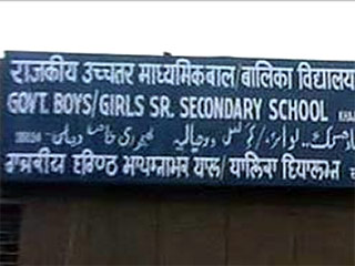 По крайней мере пять девочек погибли и 24 пострадали в результате давки в школе Дели