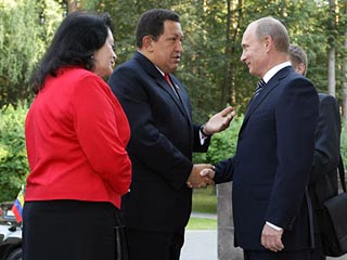 В этот раз Чавес, возможно, значительно отошел от протокола и позволил себе слишком многое, задав Путину вопрос о его семье