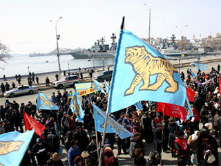 Активисты движения "ТИГР" (Товарищество инициативных граждан России) провели 12 сентября во Владивостоке акцию против высоких пошлин на иномарки