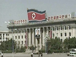 Власти Северной Кореи запустили в местных СМИ пропагандистскую кампанию, чтобы подготовить народ к передаче власти сыну Ким Чен Ира