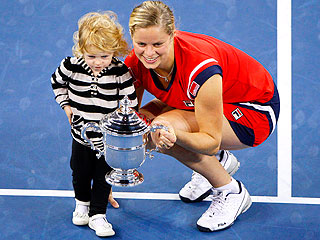 Открытый чемпионат США по теннису выиграла молодая мама Ким Клийстерс 