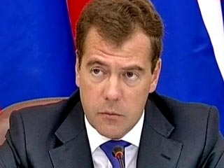 Медведев: прямые губернаторские выборы не вернем даже через сто лет. А насчет выдвижения в 2012-м он еще подумает